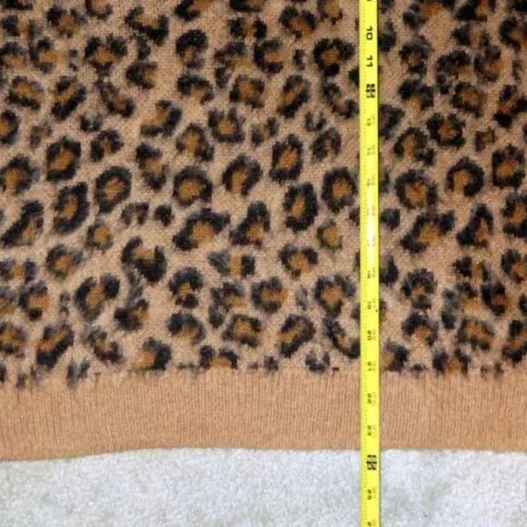Francesca's Alya Sz Small Animal Print Crewneck Pullover Eyelash Sweater -EUC - Picture 5 of 15